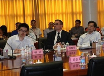 同傳現(xiàn)場(chǎng)